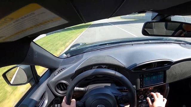 The 2020 Toyota 86 Is Still a Ton of Fun On Track смотреть онлайн