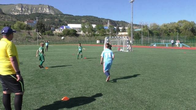 1/2 Финала 2 тайм Юниор - ДЮСШ 2 Ессентуки 2-1 (3-1) смотреть онлайн