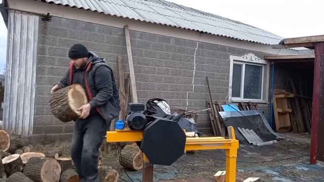 Що лопне, дерево чи дровокол❓️ Переламав всі топори❗️ смотреть онлайн