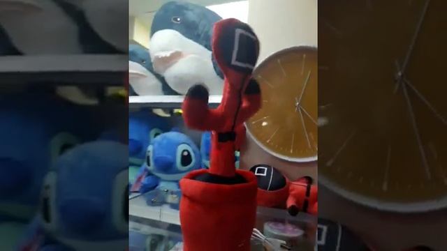 Танцующий Кактус "Игра в кальмара" смотреть онлайн