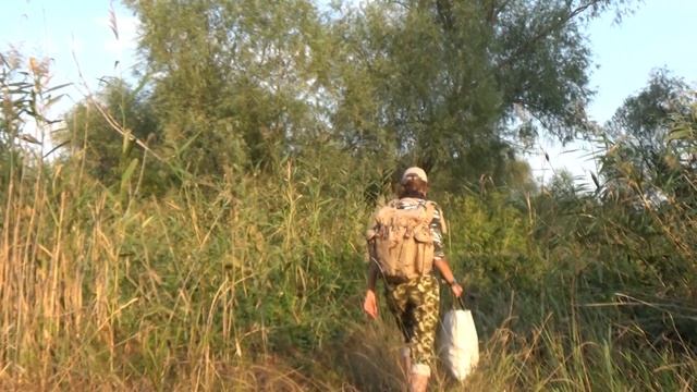 Рогатка. Ночёвка в шалаше. Часть -1/ Вushcraft. Рrimitive weapon смотреть онлайн