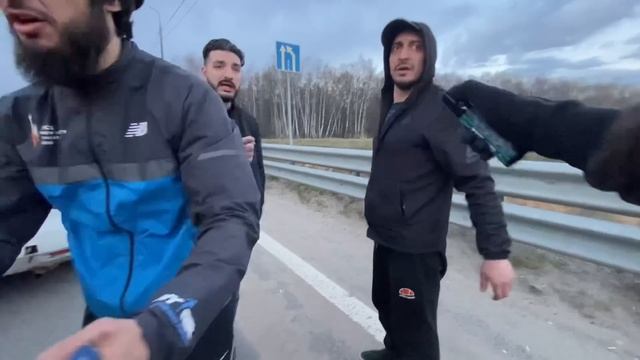 Опасные парни с острыми предметами ☠️ нападение на обочине! смотреть онлайн