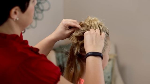 Messy Bun Hawk | Dance Hairstyles смотреть онлайн