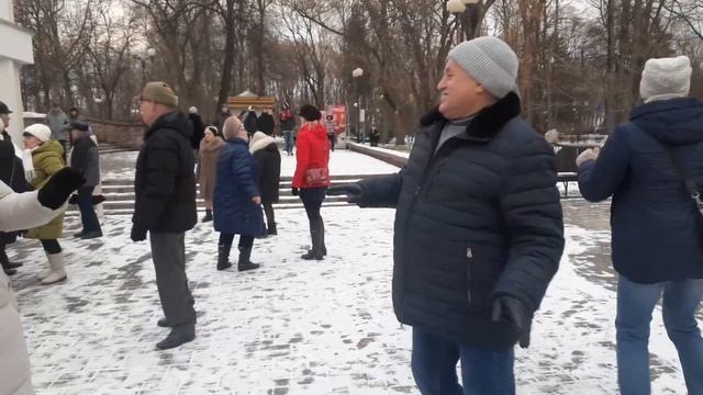 Схожу с ума от поцелуев.???.В Гомельском парке. 28.01 2023 года. смотреть онлайн