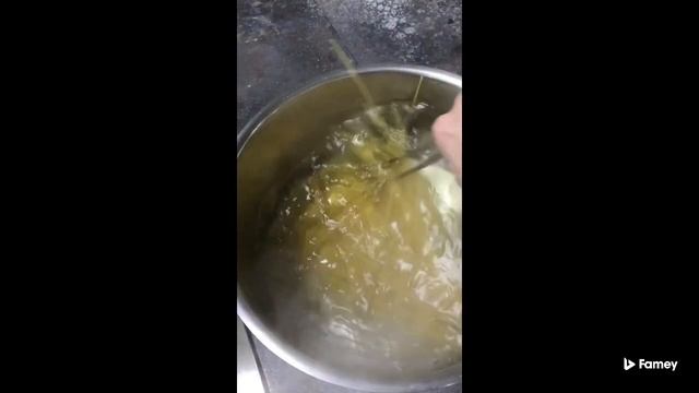 Спагетти с сыром Пармезан и соусом песто смотреть онлайн