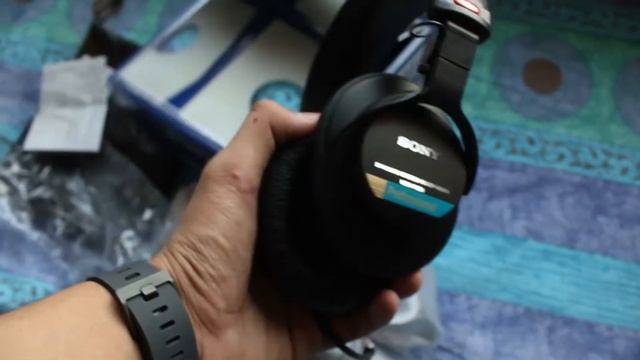 Sony MDR-7506 and Sony MDR-7505 (Unboxing) смотреть онлайн