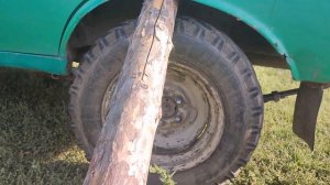 МОСКВИЧ 412 . на 15  вездеходовской резине .