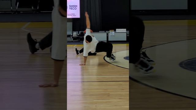 break dance battle. winner. Брейк-данс баттл. разминка победителя смотреть онлайн