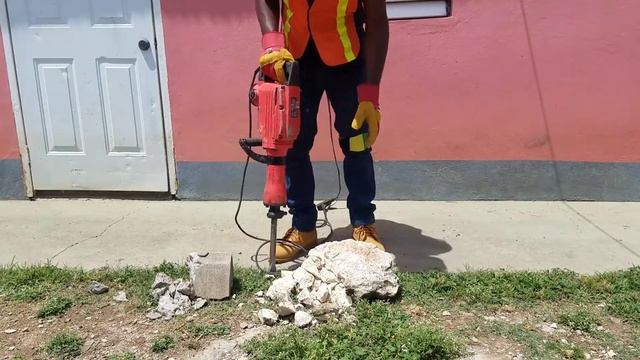XtremepowerUS 2200W Heavy Duty Electric Demolition / Jack Hammer Review (in action) смотреть онлайн