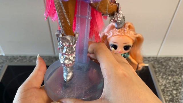 💅🏼💋LOL SURPRISE O.M.G.💋💅🏼| Sports Series 2 🏆 |SKATE BOSS & KICKS BABE Review! ⛸⚽️ смотреть онлайн