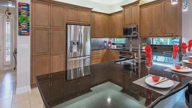 Berkshire Hathaway HomeServices Florida Realty - 3471 Pacific DR смотреть онлайн