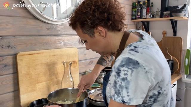 Polish cooking - FRIED CABBAGE - KAPUSTA ZASMAŻANA - How to make Polish food. смотреть онлайн