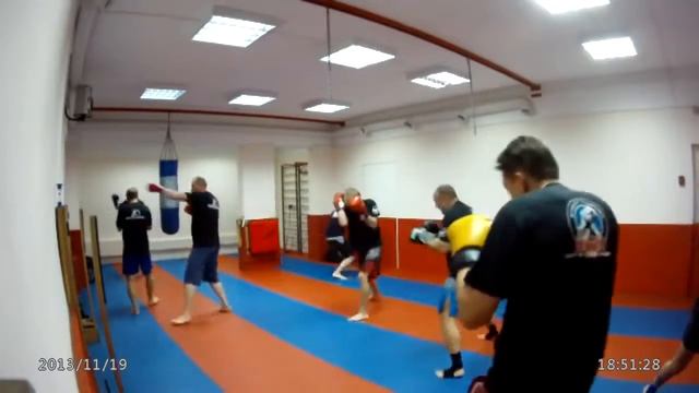 Отрывок из тренировки боксеров - бой с тенью смотреть онлайн