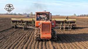 Трактор ДТ-75 с тремя сеялками СЗП-3,6А сеет по навигации! МТЗ-82 прикатывание посевов!