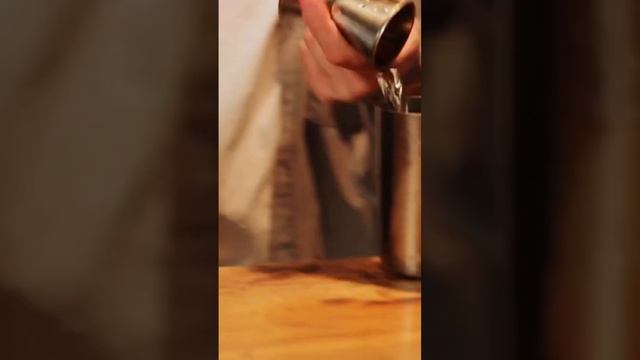 КОКТЕЙЛЬ С ЧЁРНОЙ СМОРОДИНОЙ И ВИШНЕВЫМ АРАРАТОМ! #коктейль #бар #спб смотреть онлайн