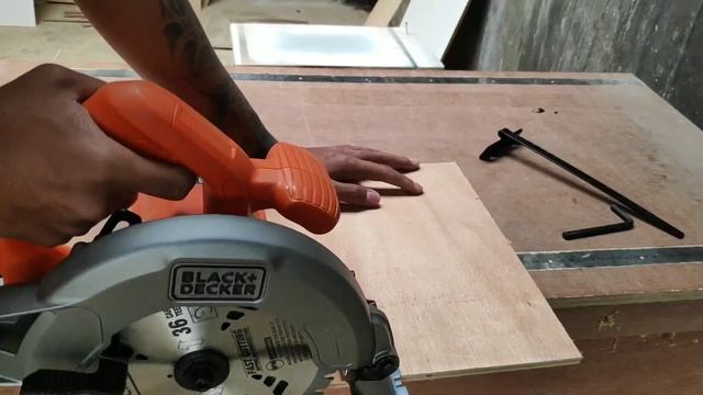 UNBOXING Circular saw BlackDecker CS1004 смотреть онлайн