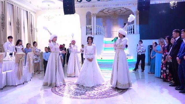 Вывод невесты "Агугай курбым" - С.Бакаева , Театр Тойбастар Тел: +7 702 711 22 44, +7 701 655 66 66 смотреть онлайн