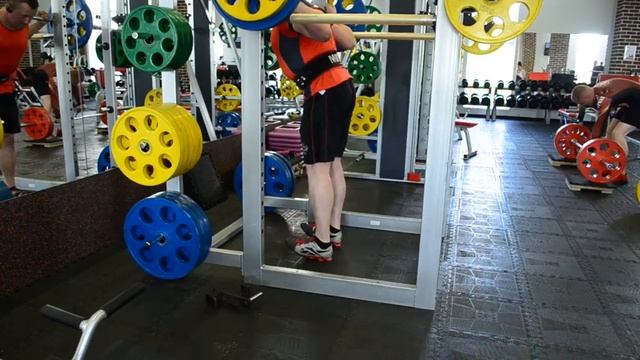 Икроножный подъем стоя