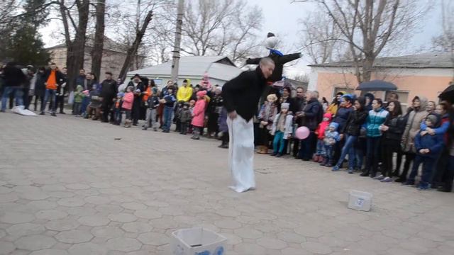 Широкая Масленица в Тарутино. Бег в мешках. смотреть онлайн
