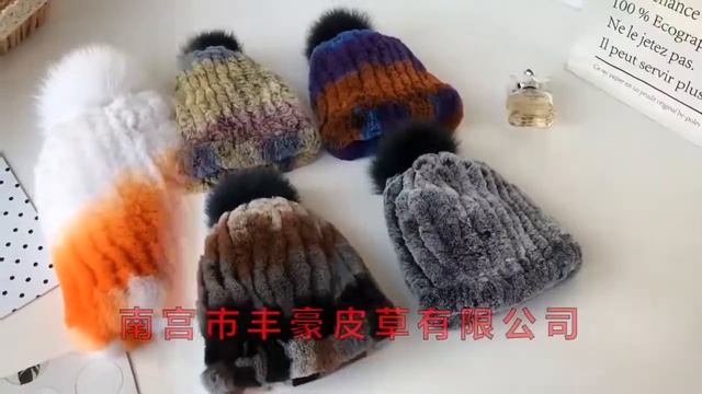 Детские яркие вязаные шапки с мехом кролика смотреть онлайн