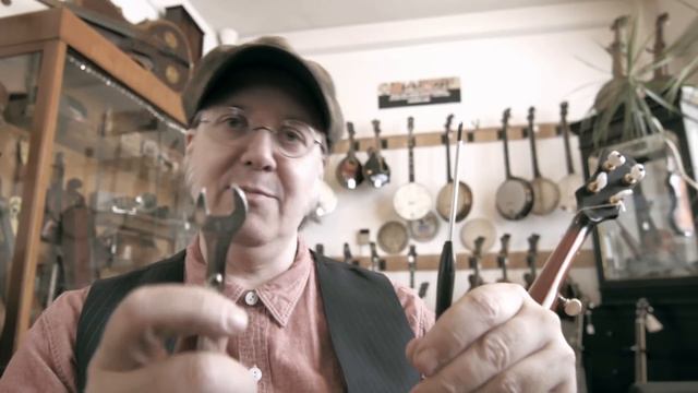 How to Adjust a Banjo Neck Alignment Rod : Banjo Basics смотреть онлайн