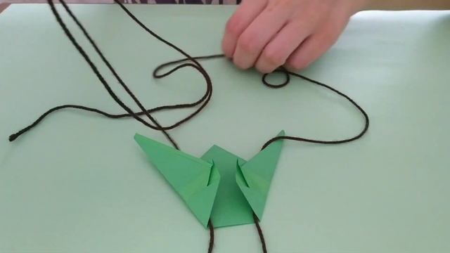 Creeping paper bug ? Ползучий жучок из бумаги ?? Hareket eden kağıt böcek? смотреть онлайн