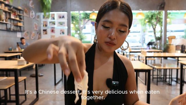 How to Cook & Eat Chicken Feet: By beautiful Chef Praew смотреть онлайн
