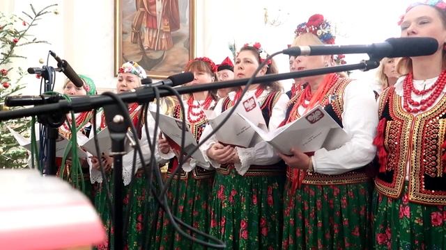 Хор"Polskie kwiaty" / Рождественская служба в костеле смотреть онлайн