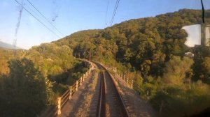 Из кабины машиниста электровоза ВЛ8-914 с грузовым составом. Перегон Гагра-Новый Афон, Абхазская ЖД