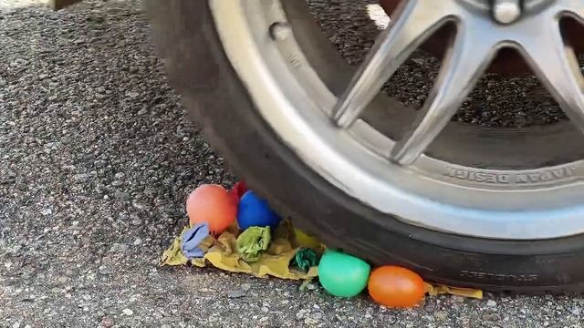 Crushing Things With Car!  Крушим  вещи с помощью машины!