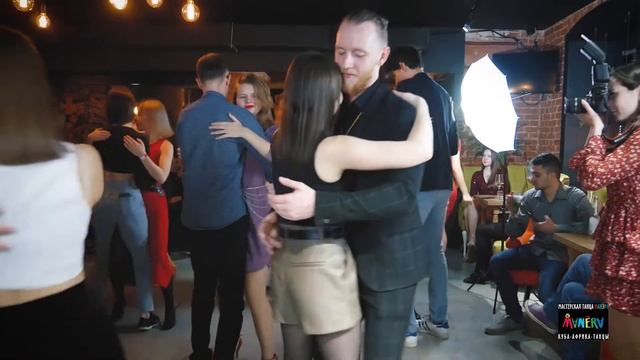 Олег и Лиля. Кизомба в Казани. Вечеринка мастерской танца МАНЭРА смотреть онлайн