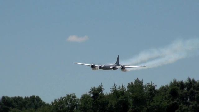 Warbirds Over Delaware 2011 - Mac Hodges Bell X-1 and B-29 Show смотреть онлайн