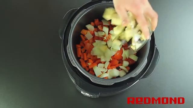 Овощное рагу в мультиварке Redmond RMC-M4504 смотреть онлайн