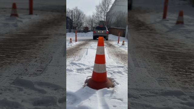 Эксперимент: ученица после седана на МКПП, сдает автодром на кроссовере АКПП. смотреть онлайн