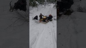 Вытаскиваем снегоход на лебедке