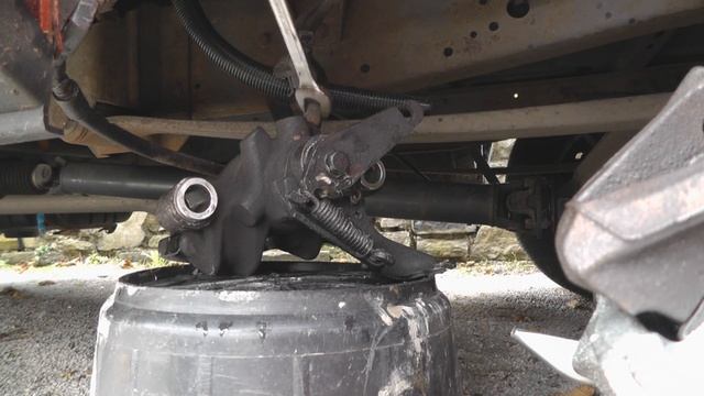 Replacing Brake Caliper to Iveco Daily Campervan смотреть онлайн