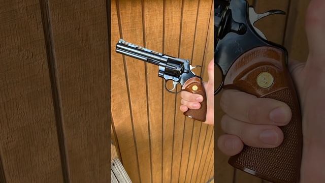1975 Colt Python 357 Magnum смотреть онлайн