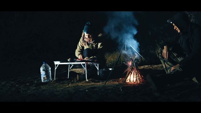 В +3 НОЧУЕМ ПРЯМО В ЛОДКЕ | ВОДНЫЙ ПОХОД С РЫБАЛКОЙ смотреть онлайн