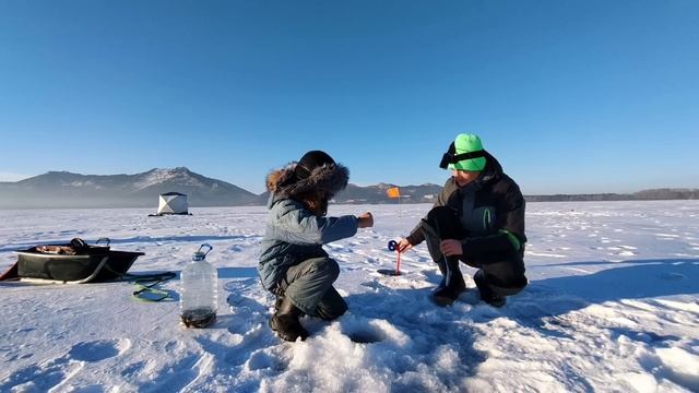 Опустил мормышку и был в шоке! Ловля щуки на Жерлицы. Сапоги Evashoes Каблан Рейнджер. смотреть онлайн