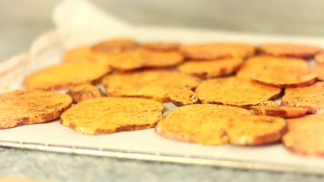 КАРТОФЕЛЬ запечённый в духовке обычный и батат смотреть онлайн