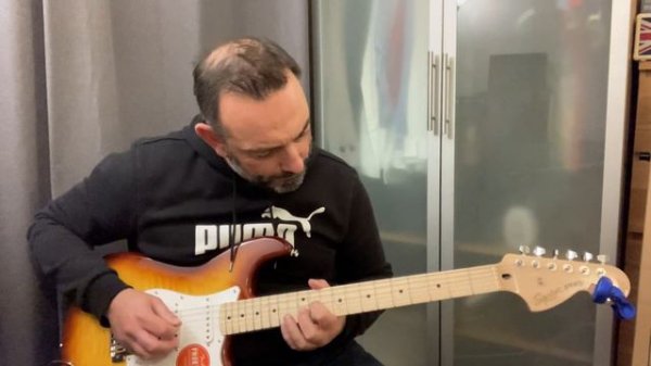 Unboxing Squier 2021 Affinity Stratocaster HSS in Sienna sunburst.  Much improved, like a Standard