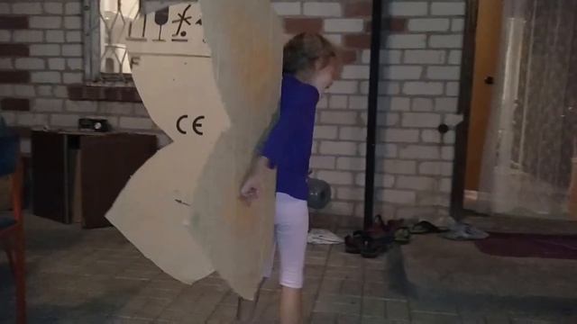 Крылья бабочки на спину ребенку смотреть онлайн