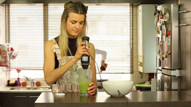 Triana de Ser Fitness prepara green pancakes en Cosas de Valentina смотреть онлайн