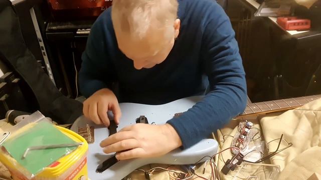 Squier Classic Vibe 60s Daphne Blue Jazz Bass: Installing EMG Pickups смотреть онлайн