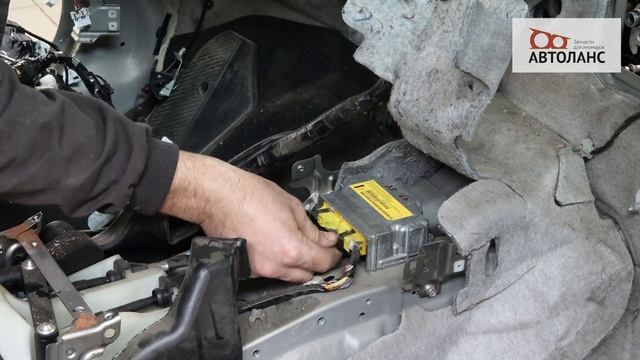 Демонтаж ручного тормоза, сцепления, обшивки пола и потолка Mitsubishi Lancer X смотреть онлайн