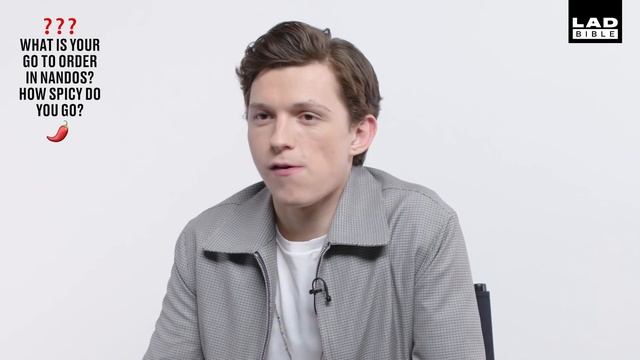 Tom Holland Tries Best British And American Snacks | Snack Wars | @LADbible смотреть онлайн