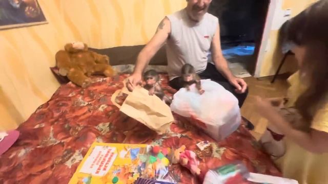 В гости к Басику, Степашке и Маняшке приехала Ангелина и получила море подаркрв! смотреть онлайн