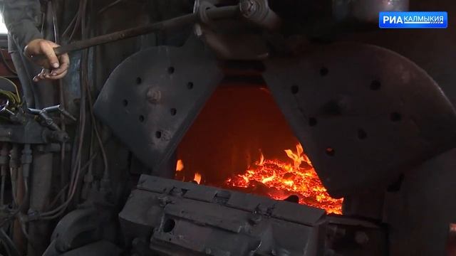 На Элистинский вокзал прибыл ретро-поезд 