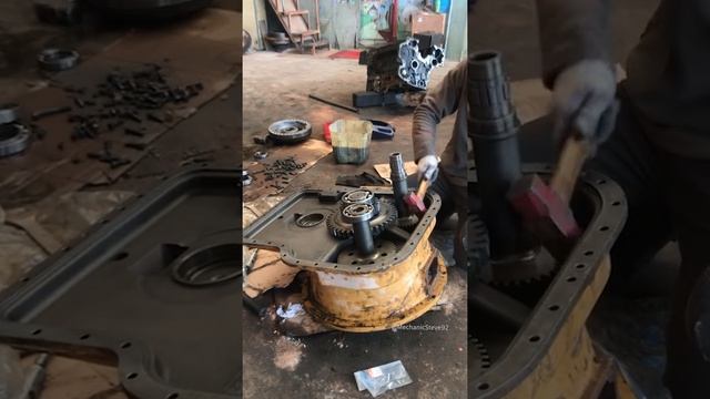 Wheel Loader’s Torque Converter Repair смотреть онлайн