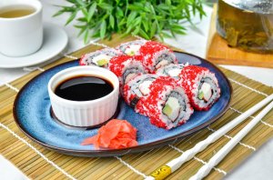 КАК ПРИГОТОВИТЬ РОЛЛЫ КАЛИФОРНИЯ В ДОМАШНИХ УСЛОВИЯХ